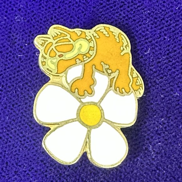 Vintage 1978 Garfield Daisy Flower Kats Meow Enamel Brooch Pin - Picture 1 of 4